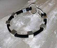 Load image into Gallery viewer, Avril L U X E Slim - Black and Silver
