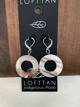 Load image into Gallery viewer, Circle Oyster Shell Earrings
