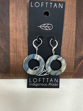 Load image into Gallery viewer, Circle Oyster Shell Earrings
